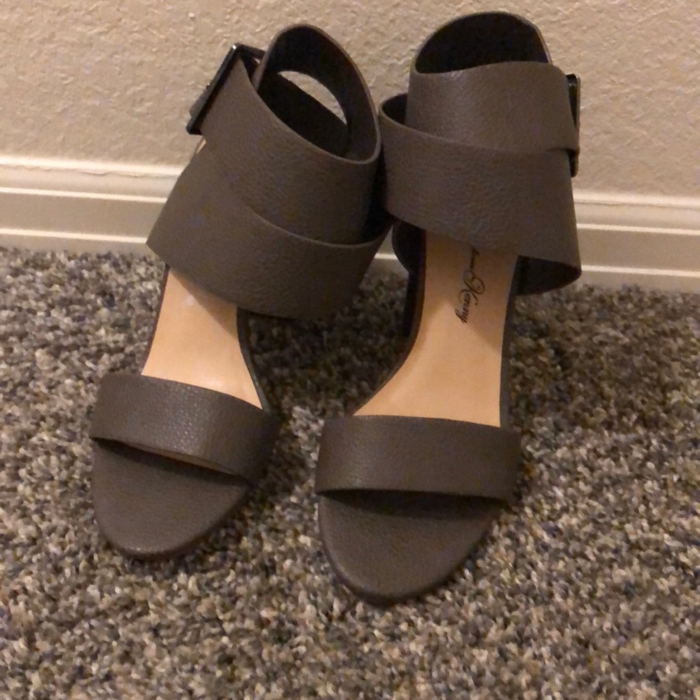 High heel shoes 3”